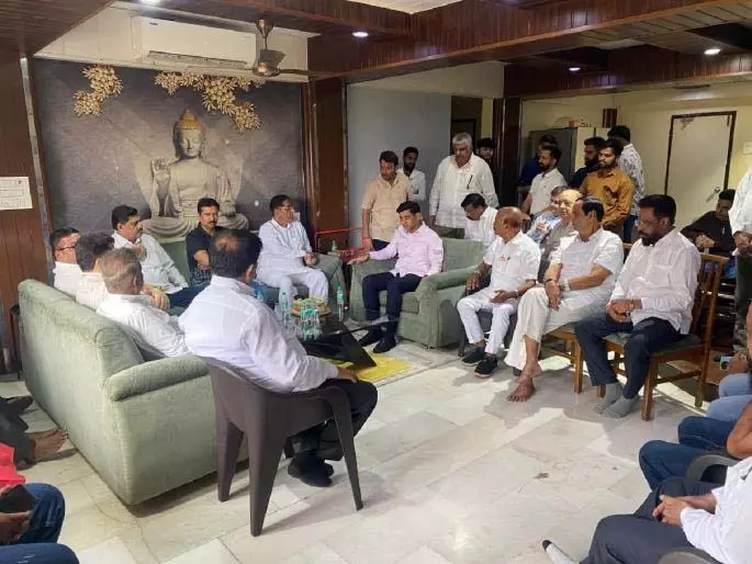 नगर निगम चुनाव से पहले सांसद श्रीकांत शिंदे ने Ulhasnagar में बैठक की नगर निगम चुनाव से पहले सांसद श्रीकांत शिंदे ने Ulhasnagar में बैठक की
