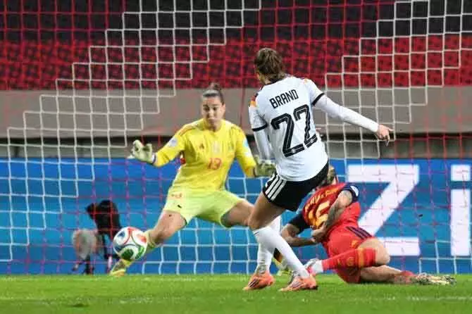 Spain ने विमेंस नेशंस लीग फाइनल के पहले लेग में जर्मनी को बिना गोल के रोका Spain ने विमेंस नेशंस लीग फाइनल के पहले लेग में जर्मनी को बिना गोल के रोका