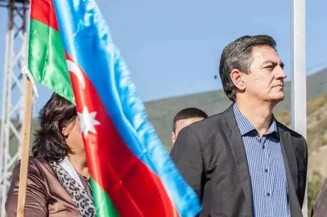 Azerbaijan: विपक्षी नेता अली करीमली के घर पर पुलिस ने तलाशी, दो साथियों को हिरासत में लिया Azerbaijan: विपक्षी नेता अली करीमली के घर पर पुलिस ने तलाशी, दो साथियों को हिरासत में लिया