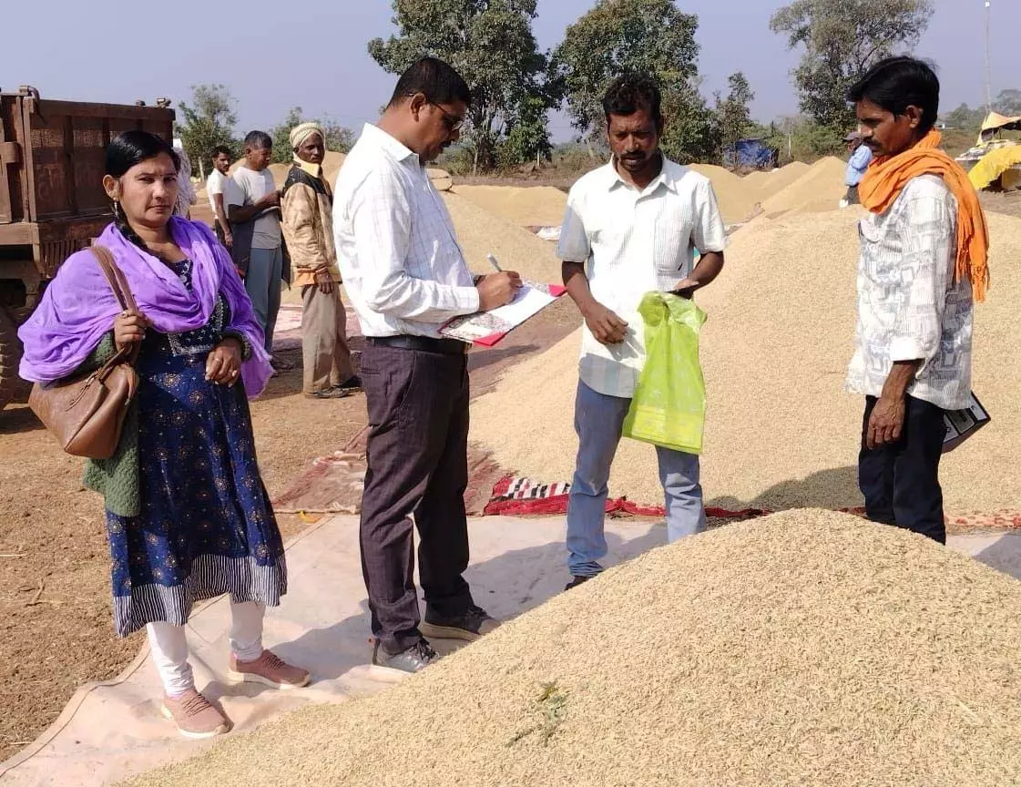 सख्त मॉनिटरिंग का असर: धमतरी में धान खरीदी तेज रफ्तार पर सख्त मॉनिटरिंग का असर: धमतरी में धान खरीदी तेज रफ्तार पर