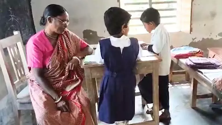 SIR, अब BLO, मिड-डे मील कुक सिस्टर क्लास ले रही SIR, अब BLO, मिड-डे मील कुक सिस्टर क्लास ले रही