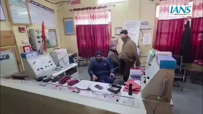 बिजबेहाड़ा रेलवे स्टेशन पर सुरक्षा एजेंसियों ने परखी इमरजेंसी रिस्पॉन्स क्षमता बिजबेहाड़ा रेलवे स्टेशन पर सुरक्षा एजेंसियों ने परखी इमरजेंसी रिस्पॉन्स क्षमता