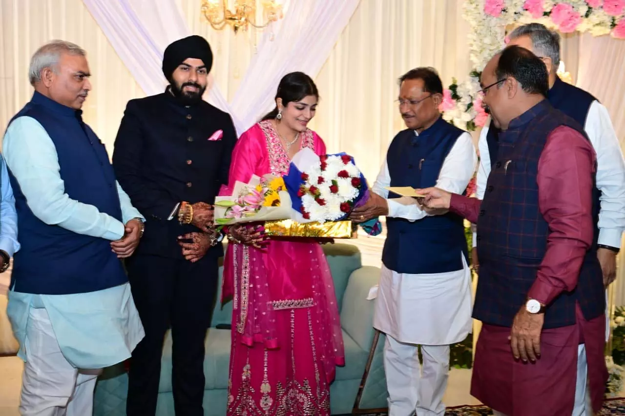 मुख्यमंत्री विष्णुदेव साय ने क्रेडा अध्यक्ष की पुत्री के विवाह में दी बधाई मुख्यमंत्री विष्णुदेव साय ने क्रेडा अध्यक्ष की पुत्री के विवाह में दी बधाई