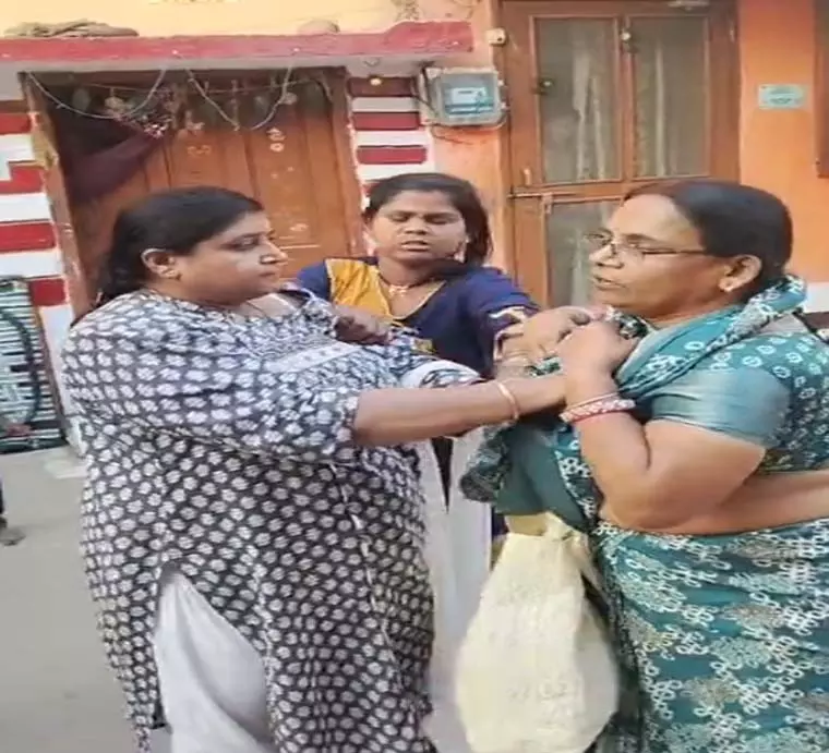 रायपुर में महिला BLO से मारपीट रायपुर में महिला BLO से मारपीट