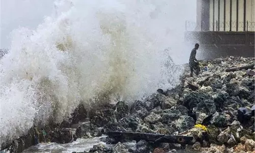 Tamil Nadu  : चक्रवाती तूफान,बारिश, NDRF की अतिरिक्त टीमें तैनात