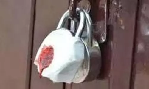 Firozabad:मिलावटखोरी का खुलासा, 20 लाख का माल जब्त, फैक्ट्री सील Firozabad:मिलावटखोरी का खुलासा, 20 लाख का माल जब्त, फैक्ट्री सील