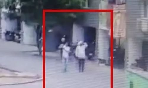 कोयंबटूर में 13 घरों से 42 पाउंड, 1.50 लाख रुपये चोरी: 3 गिरफ्तार कोयंबटूर में 13 घरों से 42 पाउंड, 1.50 लाख रुपये चोरी: 3 गिरफ्तार