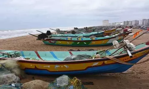 Chennai में समुद्र अशांत देखा गया