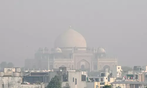 दिल्ली: प्रदूषण के स्तर में मामूली सुधार, खराब श्रेणी में दर्ज किया एक्यूआई