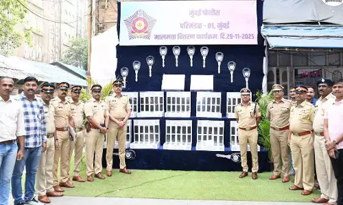 Mumbai पुलिस ने स्पेशल ड्राइव में 211 फोन और 17 चोरी की गाड़ियां बरामद कर मालिकों को लौटाई