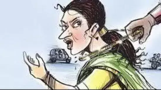 Ludhiana, शादी में घुसा आदमी, बुजुर्ग महिला की सोने की चेन लेकर भागा Ludhiana, शादी में घुसा आदमी, बुजुर्ग महिला की सोने की चेन लेकर भागा