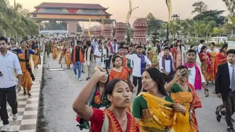 Assam विधानसभा सत्र में विवाद, GoM ने छह समुदायों के ST प्रस्ताव पर सौंपी रिपोर्ट Assam विधानसभा सत्र में विवाद, GoM ने छह समुदायों के ST प्रस्ताव पर सौंपी रिपोर्ट