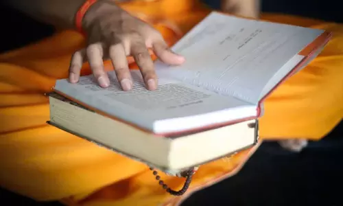 Bhagavad Gita Shlok: जानें कैसे मिल सकती है सभी रोगों से मुक्ति, आप भी करें गीता में लिखी इन बातों का पालन Bhagavad Gita Shlok: जानें कैसे मिल सकती है सभी रोगों से मुक्ति, आप भी करें गीता में लिखी इन बातों का पालन