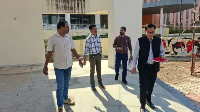 Tripura में सरस मेले की तैयारियाँ पूरी, 400 स्टॉलों में दिखेंगे SHG उत्पाद Tripura में सरस मेले की तैयारियाँ पूरी, 400 स्टॉलों में दिखेंगे SHG उत्पाद