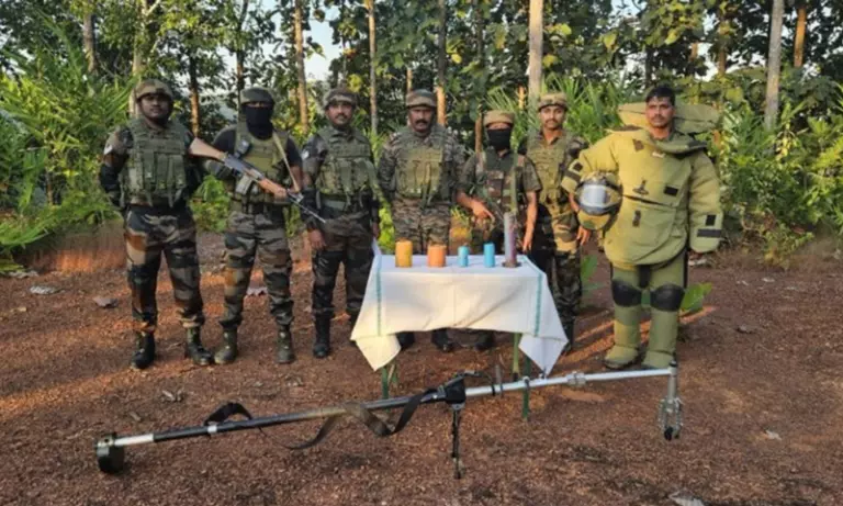 Manipur: असम राइफल्स ने टेंग्नौपाल जिले में पांच IED नष्ट किए Manipur: असम राइफल्स ने टेंग्नौपाल जिले में पांच IED नष्ट किए