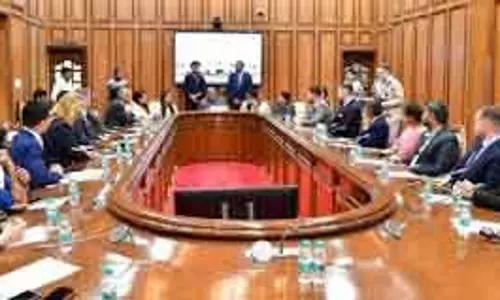 अंतर्राष्ट्रीय प्रतिनिधिमंडल ने Delhi विधानसभा का दौरा किया