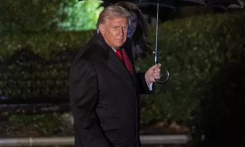 Trump ने ज़मीनी कार्रवाई की धमकी के बाद वेनेजुएला का एयरस्पेस बंद करने की घोषणा की Trump ने ज़मीनी कार्रवाई की धमकी के बाद वेनेजुएला का एयरस्पेस बंद करने की घोषणा की