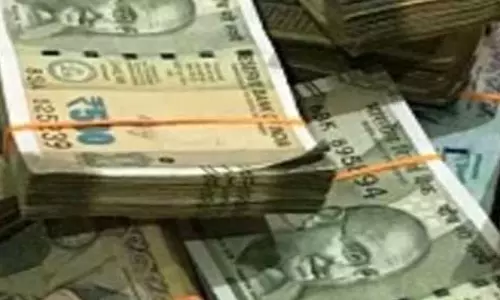 पीछा कर बाइक की डिक्की से ढाई लाख उड़ाया
