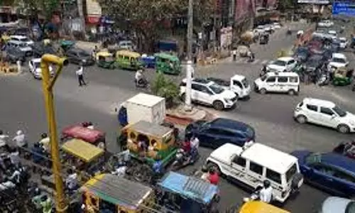 Punjab: ट्रैफिक नियमों का उल्लंघन करने वालों पर निगरानी तेज Punjab: ट्रैफिक नियमों का उल्लंघन करने वालों पर निगरानी तेज