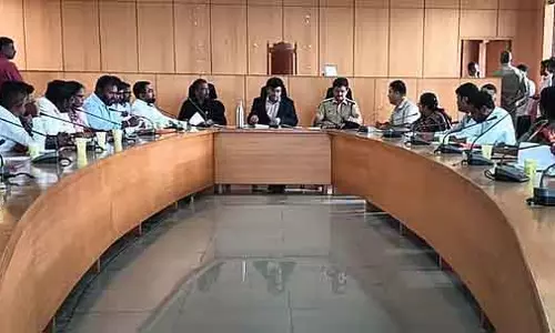 सिविल सर्वेंट्स के इंश्योरेंस के लिए वीकली डेडलाइन: डिस्ट्रिक्ट कलेक्टर का नोटिस सिविल सर्वेंट्स के इंश्योरेंस के लिए वीकली डेडलाइन: डिस्ट्रिक्ट कलेक्टर का नोटिस