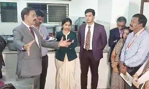 Tiptur : छह महीने से सैनिटरी पैड नहीं दिए गए Tiptur : छह महीने से सैनिटरी पैड नहीं दिए गए