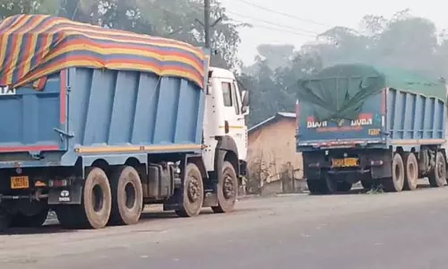 Balasore: अवैध खनन पर कार्रवाई, सोरो तहसील ने रेत, पत्थर से लदे 15 वाहनों पर छापा मारा
