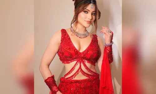 धर्मेंद्र के जाने से सदमे में Urvashi Rautela, शूटिंग भी रोकनी पड़ी धर्मेंद्र के जाने से सदमे में Urvashi Rautela, शूटिंग भी रोकनी पड़ी