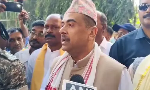 सुवेंदु अधिकारी का आरोप: ममता ने वोट बैंक के लिए मुसलमानों को अल्पसंख्यक बताया