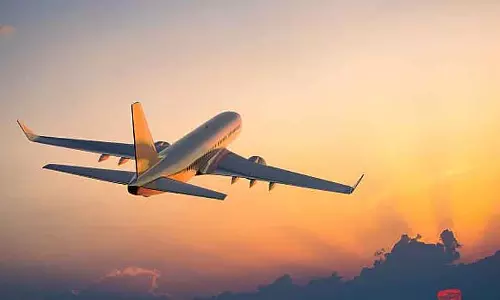 दुबई-हैदराबाद फ्लाइट में एयरहोस्टेस के साथ कथित तौर पर बदतमीजी करने के आरोप में यात्री गिरफ्तार