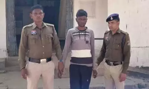 FB फ्रेंड दरिंदा निकला, पुलिस की छापेमारी में पकड़ाया