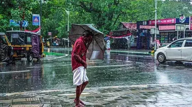 Kerala में आज भारी बारिश की संभावना; तीन जिलों में अलर्ट जारी Kerala में आज भारी बारिश की संभावना; तीन जिलों में अलर्ट जारी