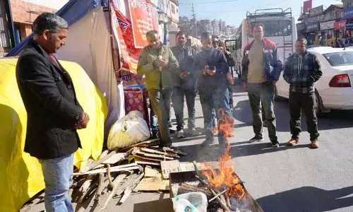 Sanjauli Mosque में नमाज़ की इजाज़त देने पर हिंदू संगठनों ने सरकार के ख़िलाफ़ प्रदर्शन किया Sanjauli Mosque में नमाज़ की इजाज़त देने पर हिंदू संगठनों ने सरकार के ख़िलाफ़ प्रदर्शन किया