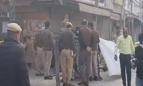 Aya Nagar में 52 वर्षीय व्यक्ति की गोली मारकर हत्या, जांच जारी Aya Nagar में 52 वर्षीय व्यक्ति की गोली मारकर हत्या, जांच जारी