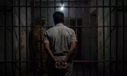 Malad में महिला इन्फ्लुएंसर पर छेड़छाड़ का मामला Malad में महिला इन्फ्लुएंसर पर छेड़छाड़ का मामला