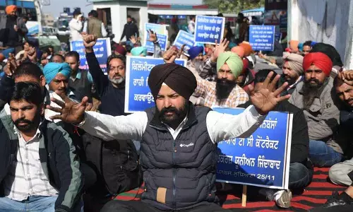 Ludhiana: रोडवेज कर्मचारियों की हड़ताल दूसरे दिन भी जारी, यात्रियों को परेशानी