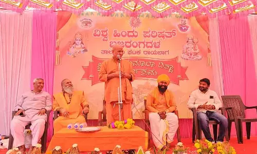 संस्कृति इंसानों के लिए ज़रूरी है: कनेरी मठ के अदृश्य कदासिद्धेश्वर स्वामीजी संस्कृति इंसानों के लिए ज़रूरी है: कनेरी मठ के अदृश्य कदासिद्धेश्वर स्वामीजी