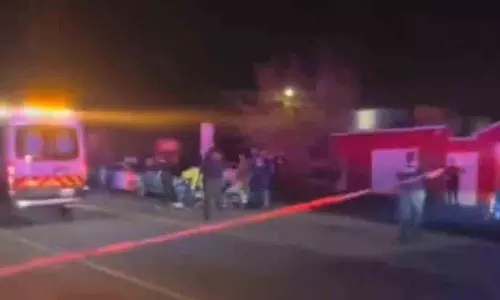 California में बच्चों की बर्थडे पार्टी में हुई गोलीबारी में चार लोगों की मौत, 10 घायल California में बच्चों की बर्थडे पार्टी में हुई गोलीबारी में चार लोगों की मौत, 10 घायल