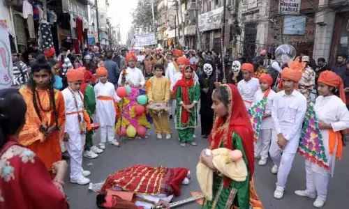 भव्य डोगरा सांस्कृतिक जुलूस ने Jammu शहर की सड़कों को रोशन कर दिया