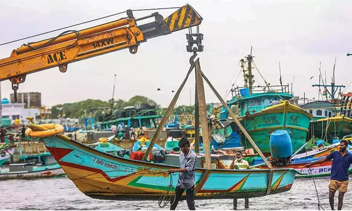 Andhra: चक्रवात के कारण दक्षिण तटीय आंध्र प्रदेश में हाई अलर्ट जारी Andhra: चक्रवात के कारण दक्षिण तटीय आंध्र प्रदेश में हाई अलर्ट जारी