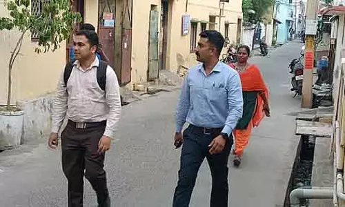 करूर हादसा: CBI अधिकारियों ने चौथे दिन भी मृतकों के परिवारों से पूछताछ की करूर हादसा: CBI अधिकारियों ने चौथे दिन भी मृतकों के परिवारों से पूछताछ की