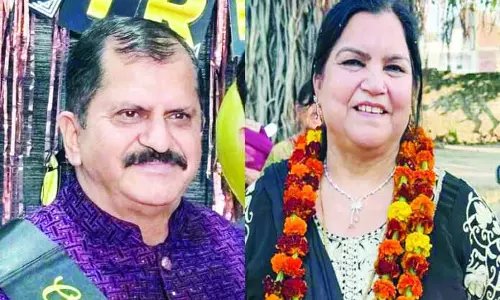 JAMMU: रिटायर हो रहे कर्मचारियों को गर्मजोशी से विदाई दी गई