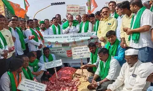 राज्य सरकार कुर्सी की लड़ाई में लगी हुई है:  Former minister