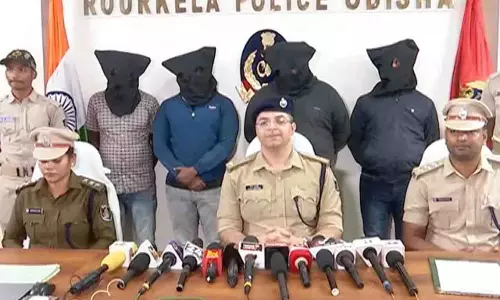Rourkela में ऑनलाइन फ्रॉड गैंग का भंडाफोड़, चार गिरफ्तार Rourkela में ऑनलाइन फ्रॉड गैंग का भंडाफोड़, चार गिरफ्तार