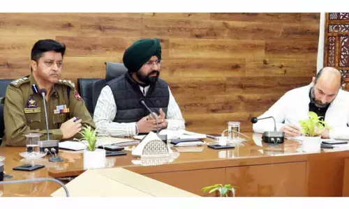 DM ने डोडा में कानून-व्यवस्था की स्थिति की समीक्षा की
