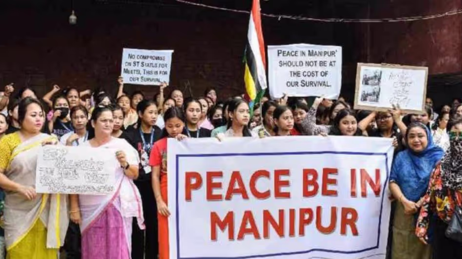 Manipur के हिंसा प्रभावित लोगों ने घर वापसी की मांग को लेकर राजभवन के पास प्रदर्शन किया Manipur के हिंसा प्रभावित लोगों ने घर वापसी की मांग को लेकर राजभवन के पास प्रदर्शन किया