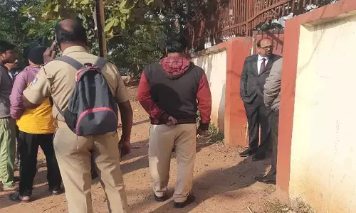 भुवनेश्वर बम हमला: पांच संदिग्ध हिरासत में, NIA ने जांच तेज की भुवनेश्वर बम हमला: पांच संदिग्ध हिरासत में, NIA ने जांच तेज की