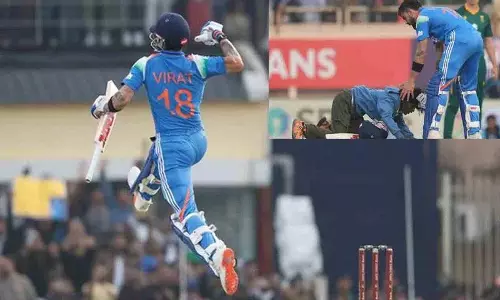 युवा प्रशंसक अपने आदर्श Virat Kohli से मिलने के लिए मैदान पर पहुंचा