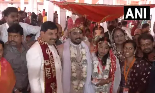 CM के बेटे ने सामूहिक विवाह समारोह में रचाई शादी, देखें VIDEO... CM के बेटे ने सामूहिक विवाह समारोह में रचाई शादी, देखें VIDEO...