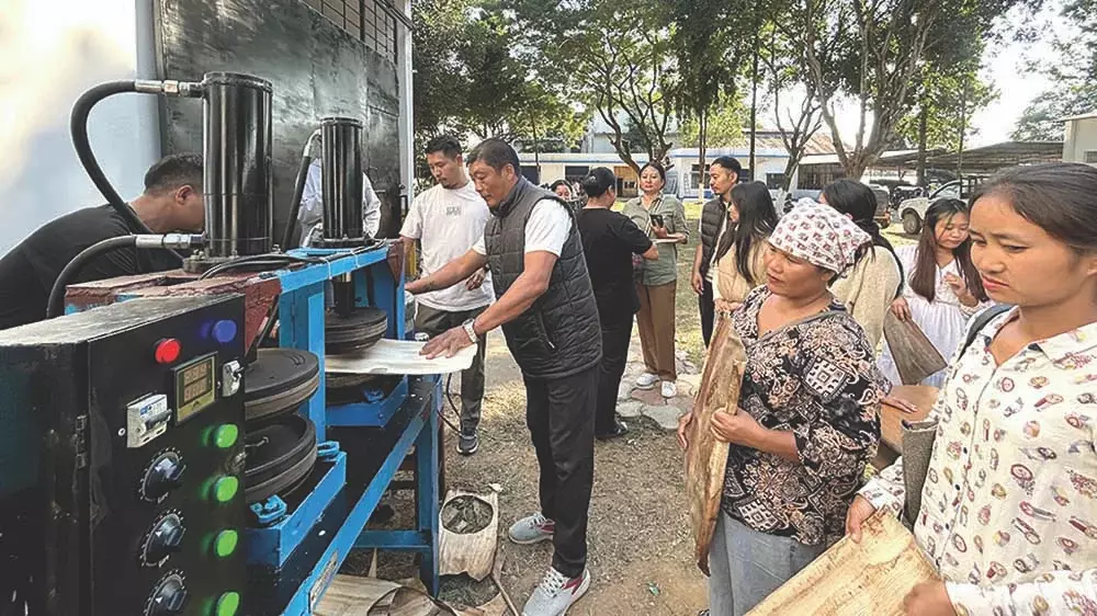Nagaland में केले के रेशे निकालने और पत्तों की प्लेट बनाने पर वर्कशॉप हुई