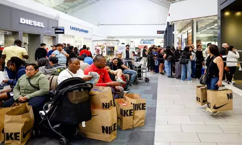 Black Friday की बिक्री में बढ़ोतरी, US कंज्यूमर्स की मजबूती का संकेत Black Friday की बिक्री में बढ़ोतरी, US कंज्यूमर्स की मजबूती का संकेत